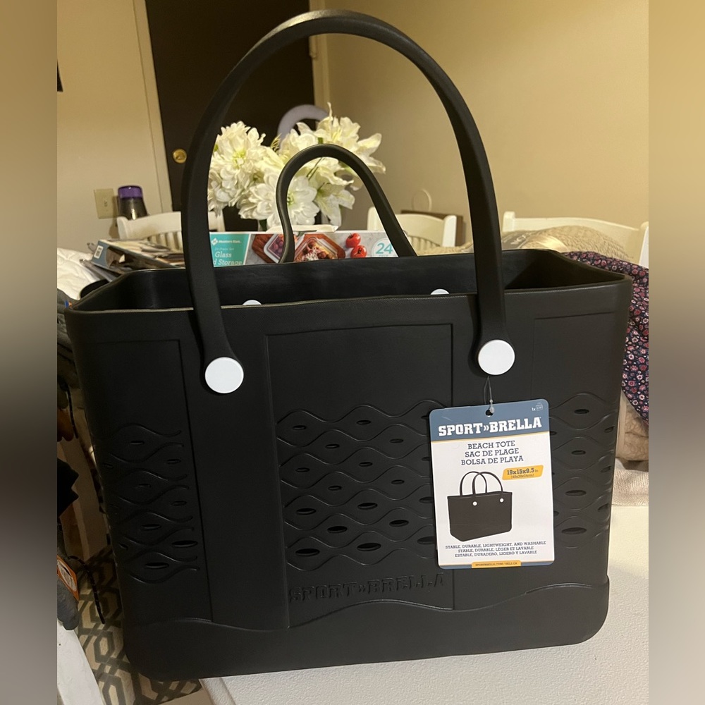 Sport Brella Beach Tote 19x15x9.5 in
Stable, Durable, lightweight and Washable.